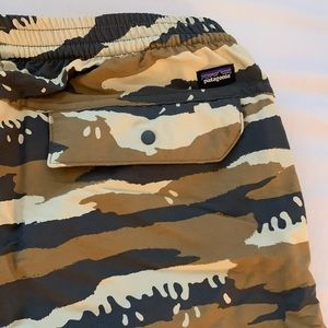 NWT Patagonia Boys Baggies Camo Pants